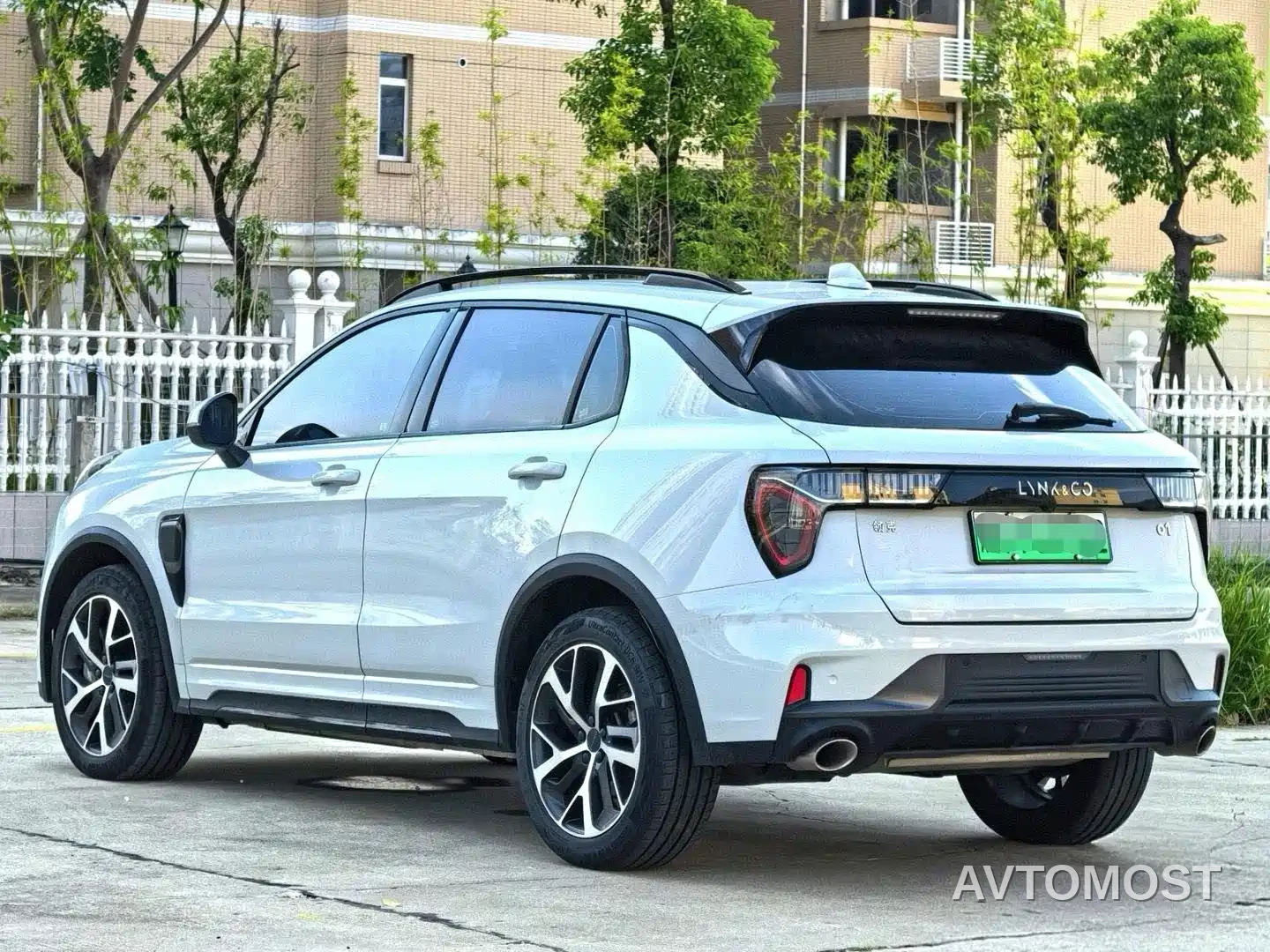 Lynk & Co 01 EM-P 2022 1.5TD PHEV Plus — фото 5