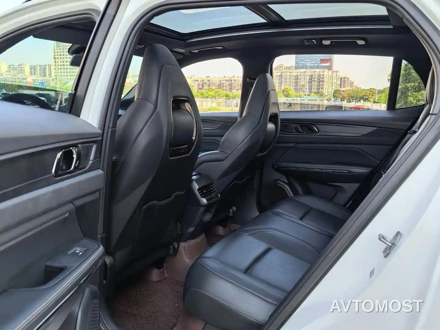 Lynk & Co 01 EM-P 2022 1.5TD PHEV Plus — фото 8