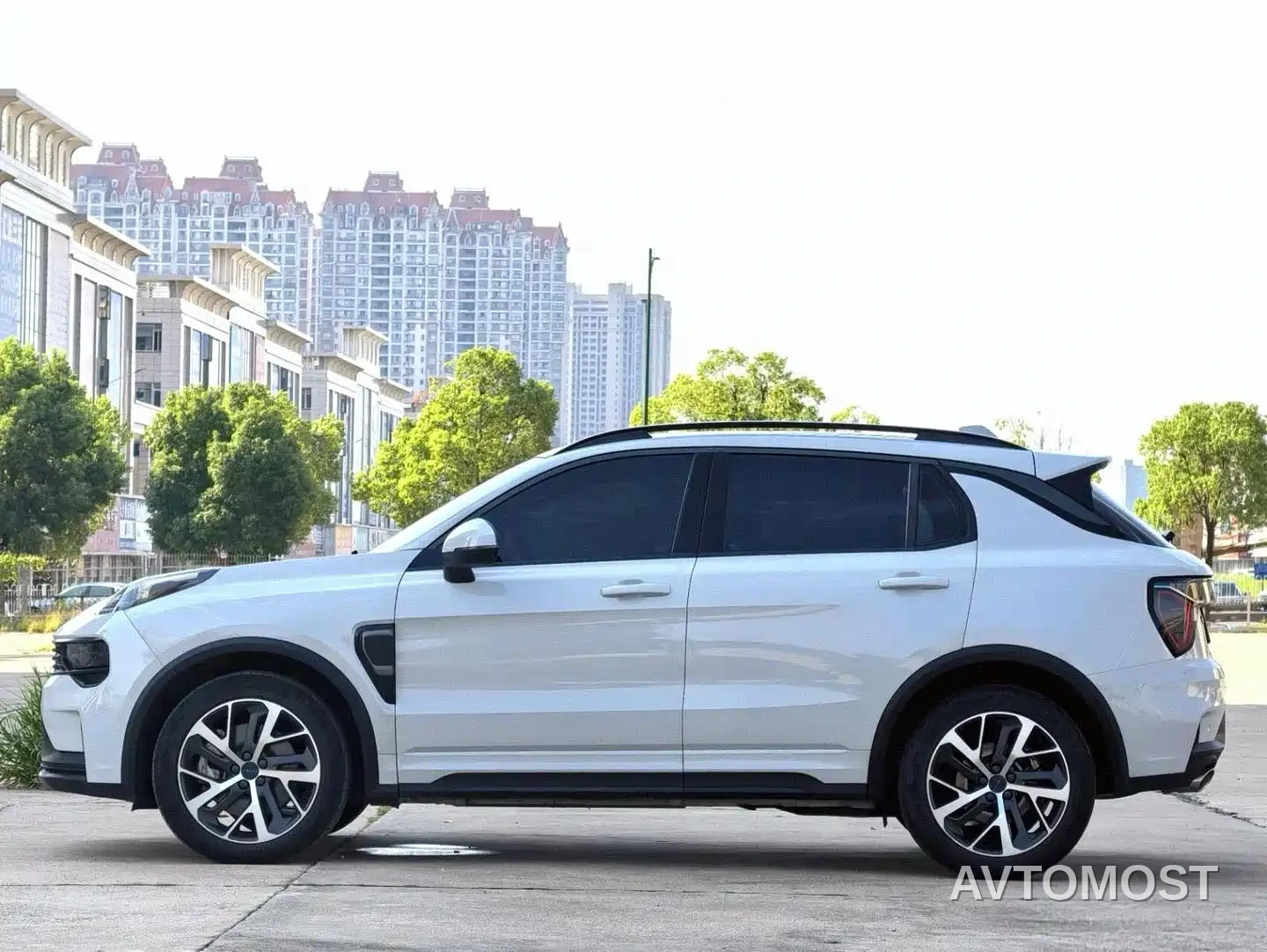 Lynk & Co 01 EM-P 2022 1.5TD PHEV Plus — фото 11