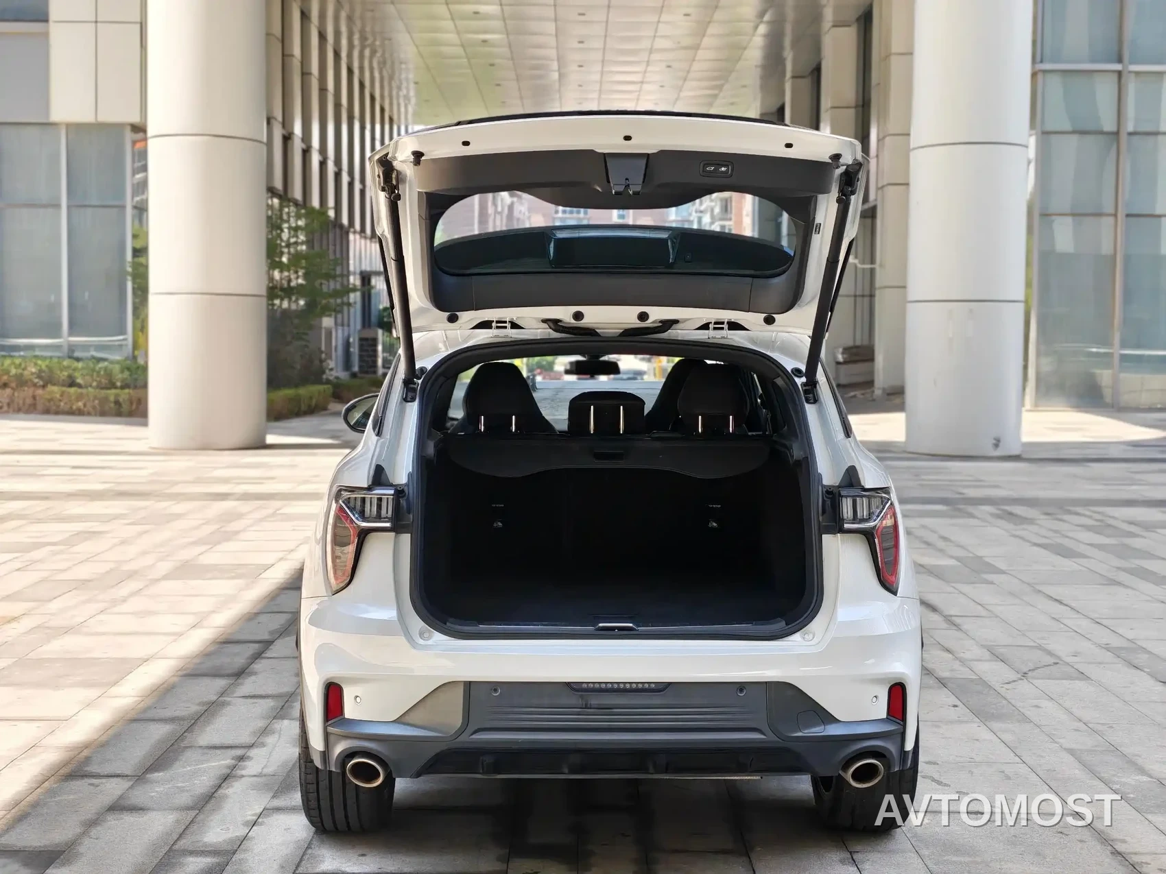 Lynk & Co 01 EM-P 2022 1.5TD PHEV Plus — фото 12