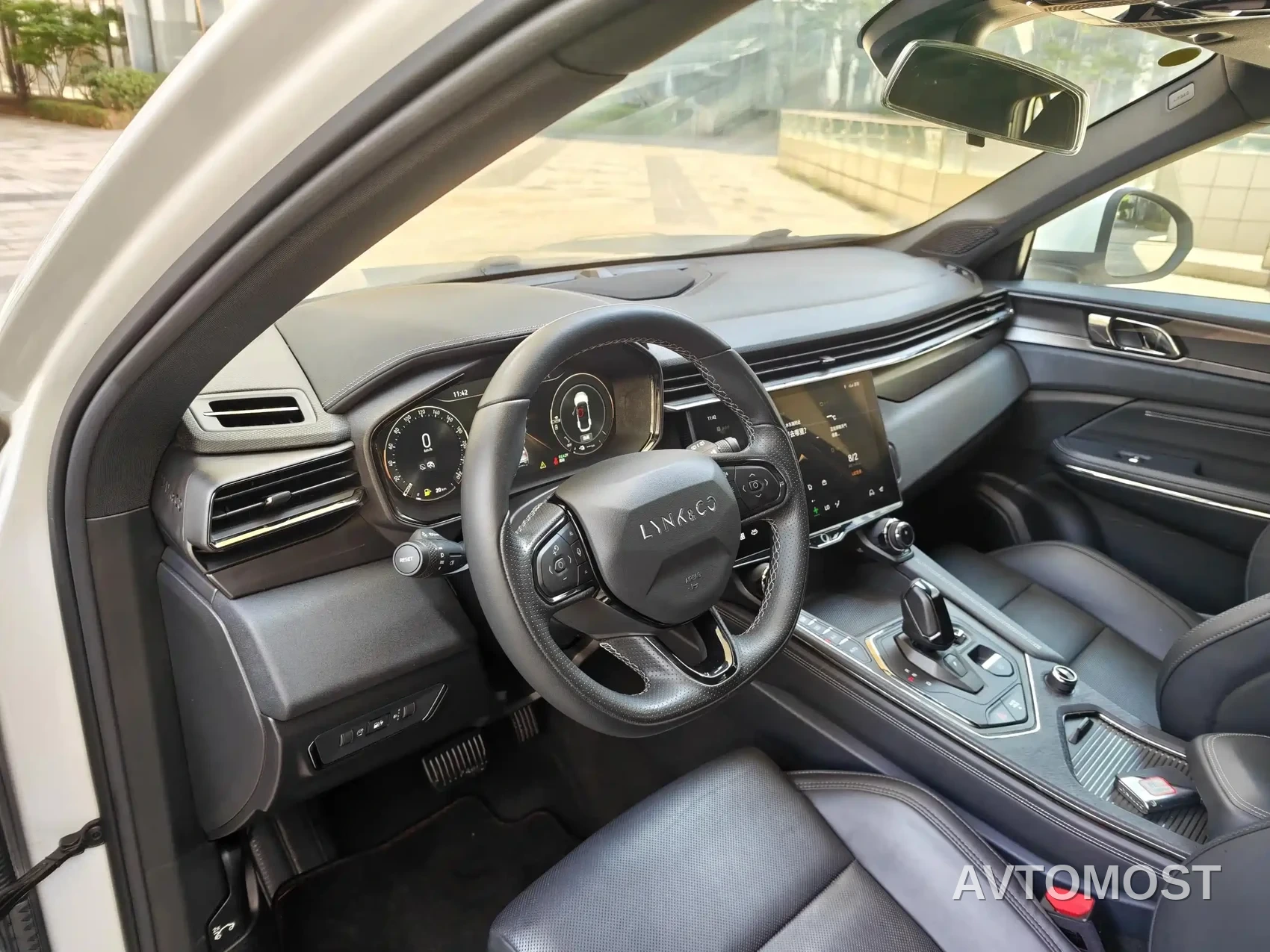 Lynk & Co 01 EM-P 2022 1.5TD PHEV Plus — фото 14