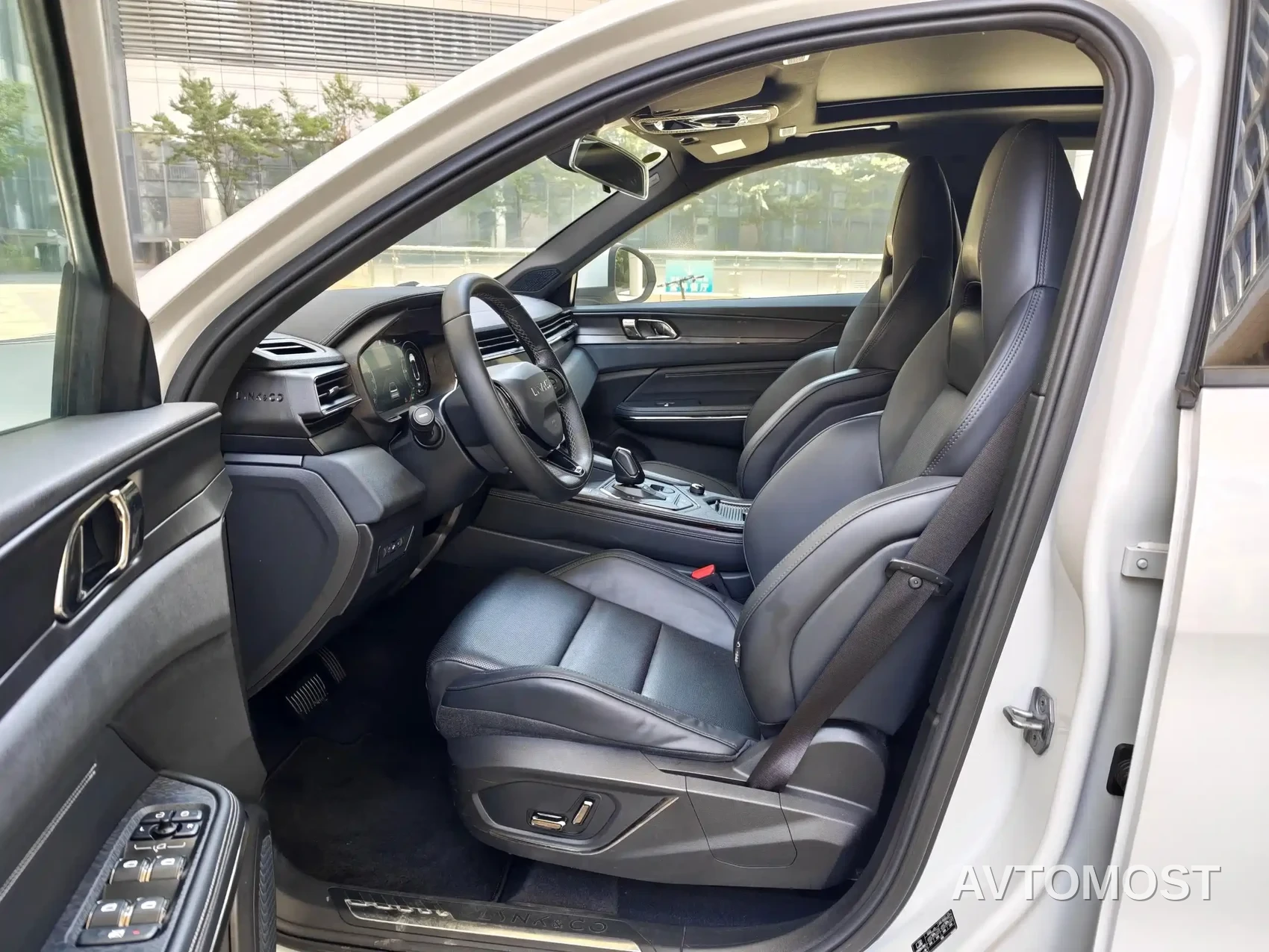 Lynk & Co 01 EM-P 2022 1.5TD PHEV Plus — фото 15