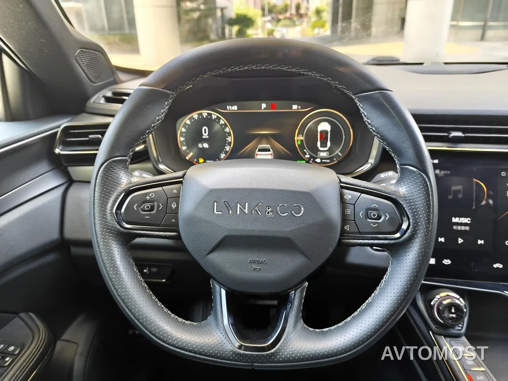 Lynk & Co 01 EM-P 2022 1.5TD PHEV Plus — фото 20