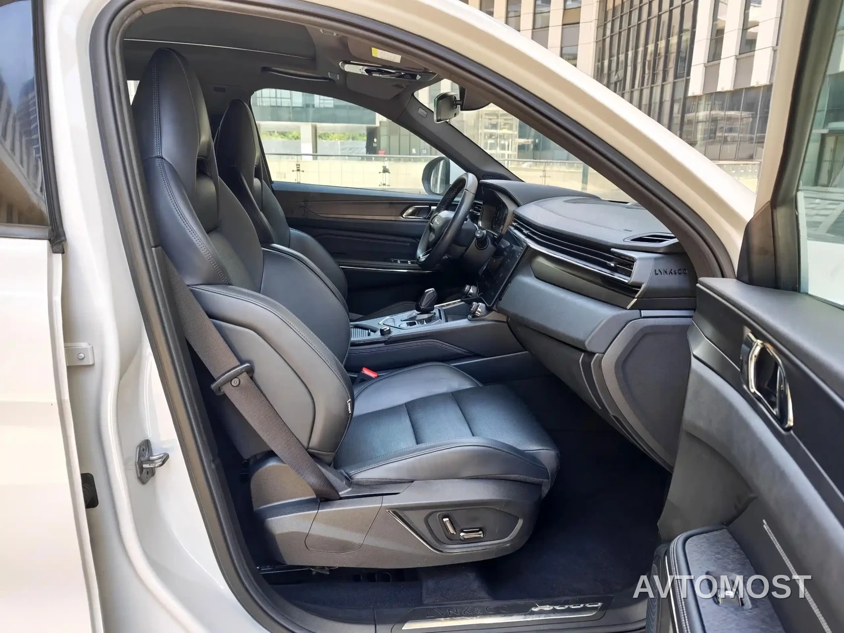 Lynk & Co 01 EM-P 2022 1.5TD PHEV Plus — фото 23