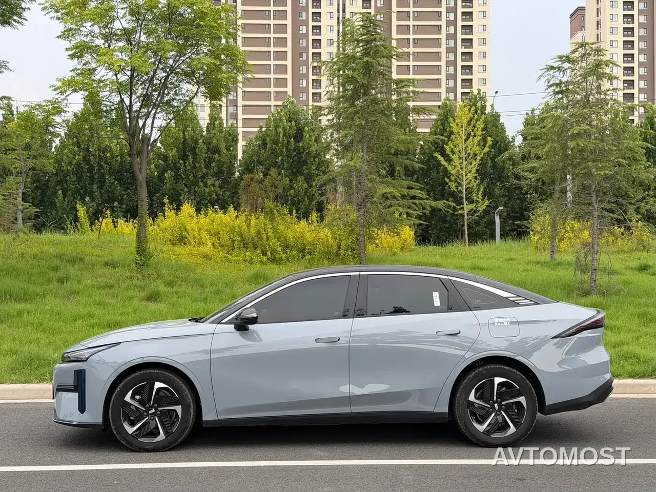 Geely Galaxy L6 2024 125km PLUS Soaring Dragon Edition — фото 3