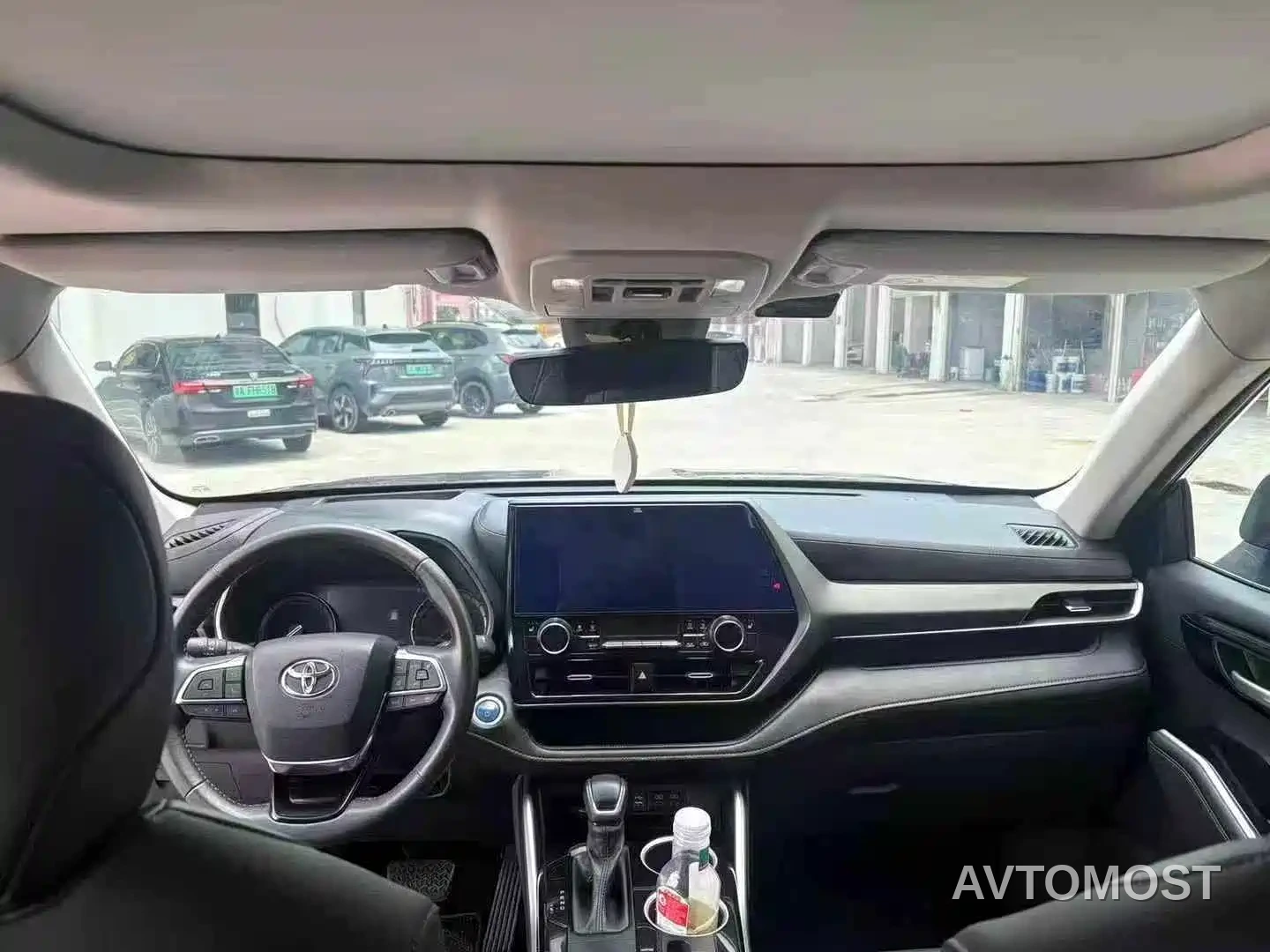 Toyota Highlander 2022 Model Dual Engine 2.5L 4WD Premium Edition 7-Seater — фото 6
