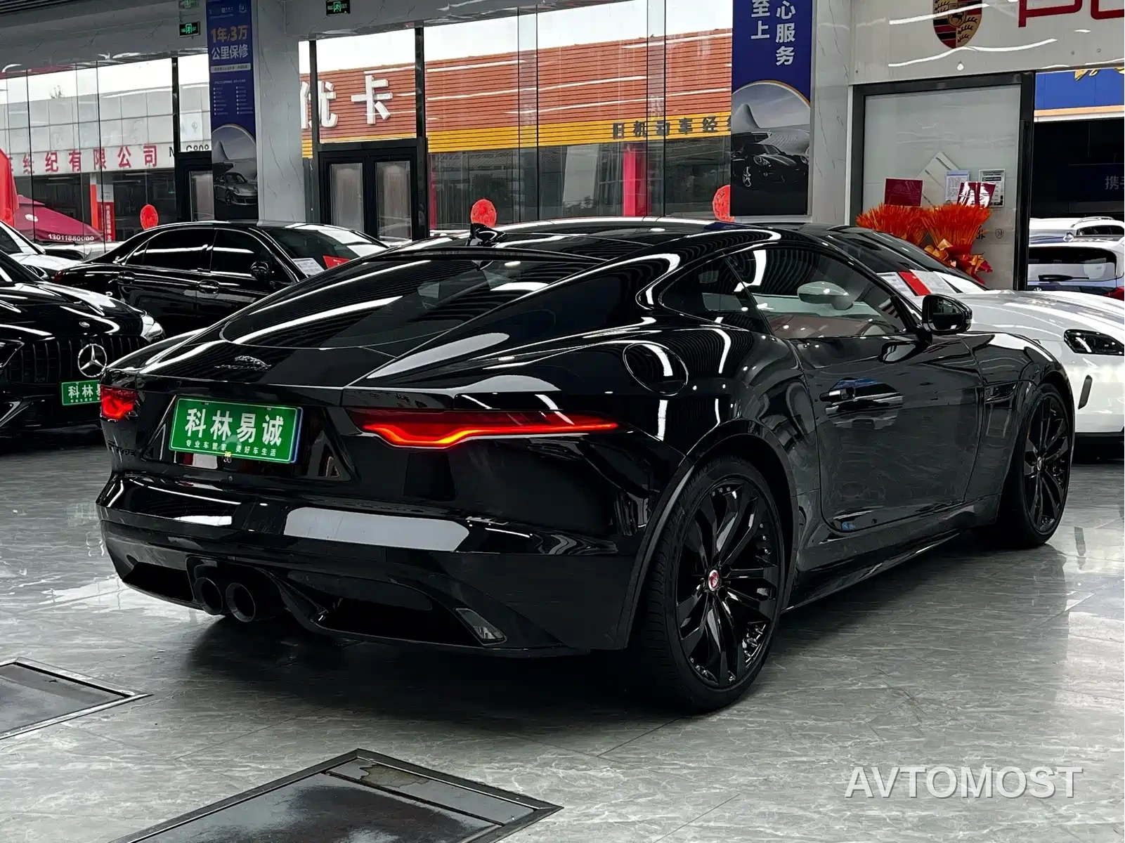 Jaguar F-TYPE 2023 Model P300 Hardtop R-DYNAMIC BLACK — фото 4
