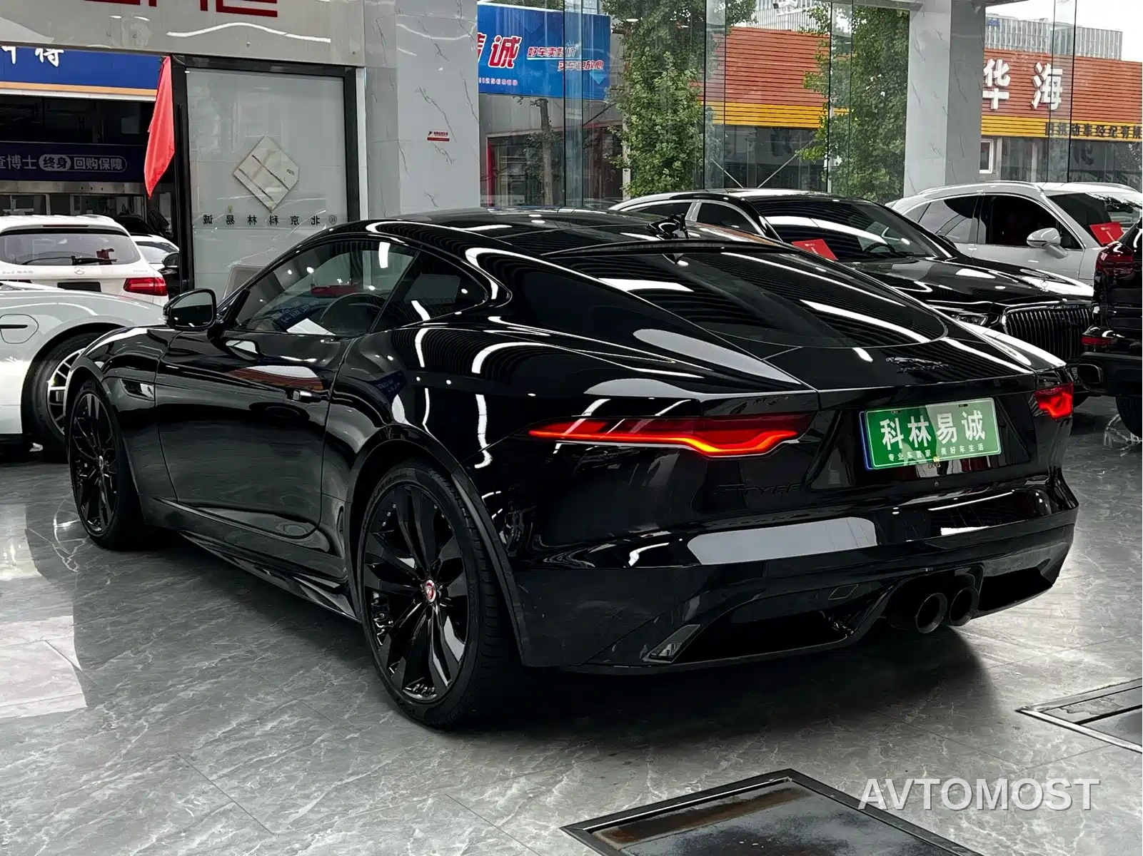 Jaguar F-TYPE 2023 Model P300 Hardtop R-DYNAMIC BLACK — фото 6