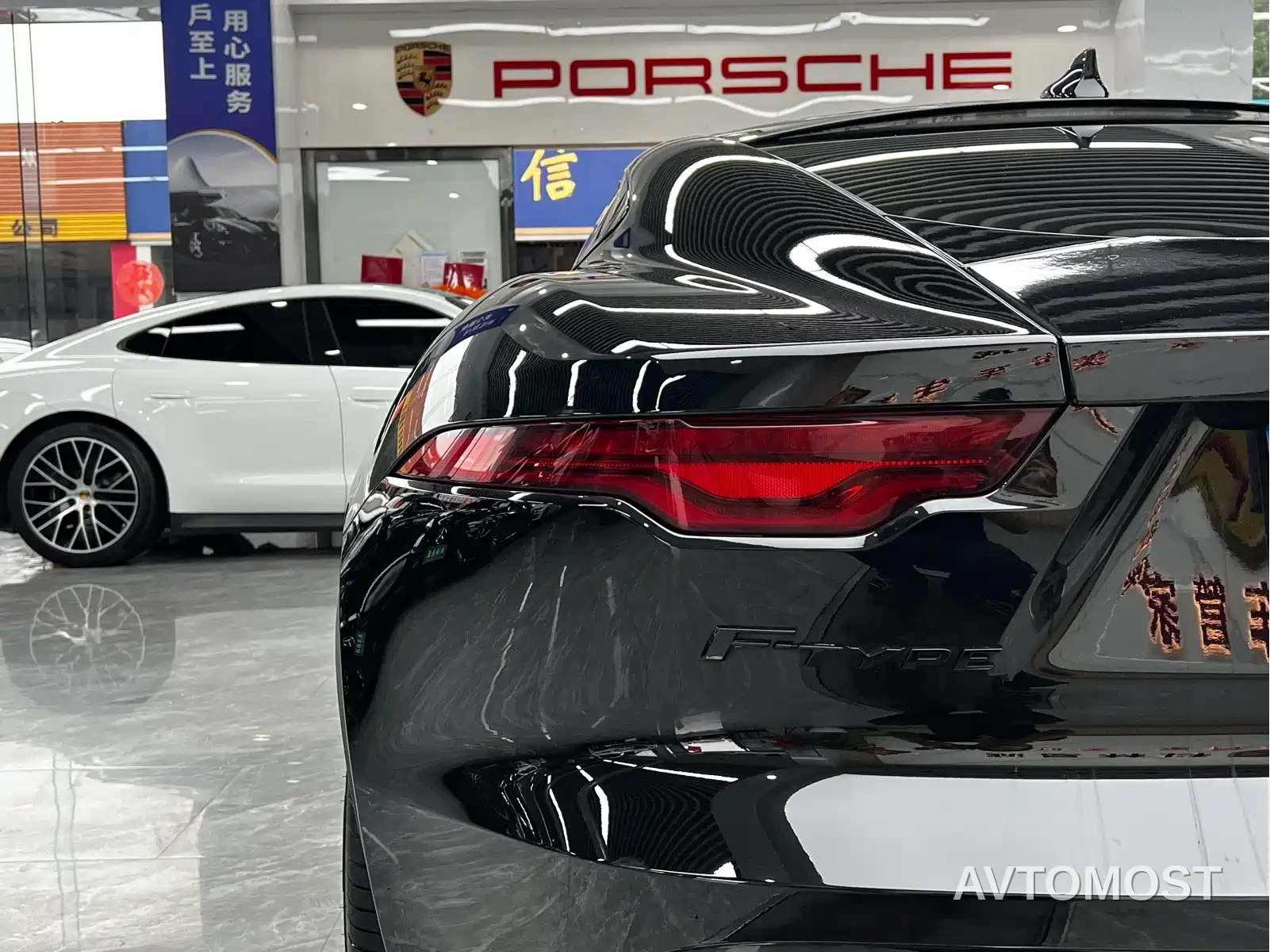 Jaguar F-TYPE 2023 Model P300 Hardtop R-DYNAMIC BLACK — фото 9