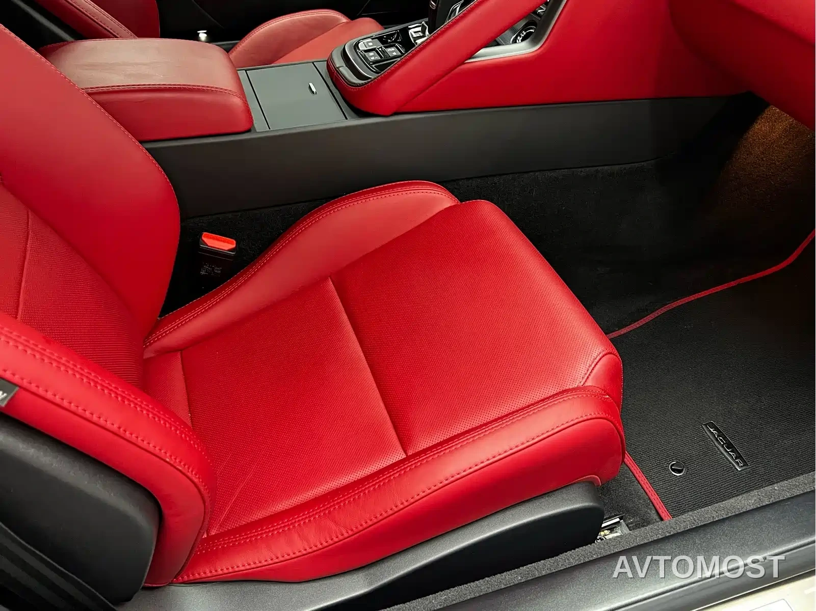 Jaguar F-TYPE 2023 Model P300 Hardtop R-DYNAMIC BLACK — фото 20