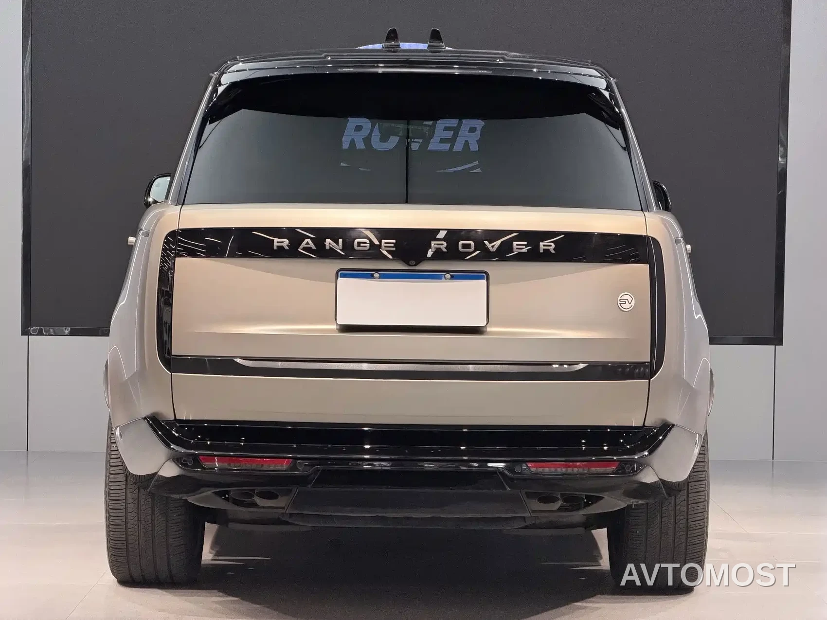 Land Rover Range Rover 2023 4.4 V8 530PS Launch Edition — фото 3