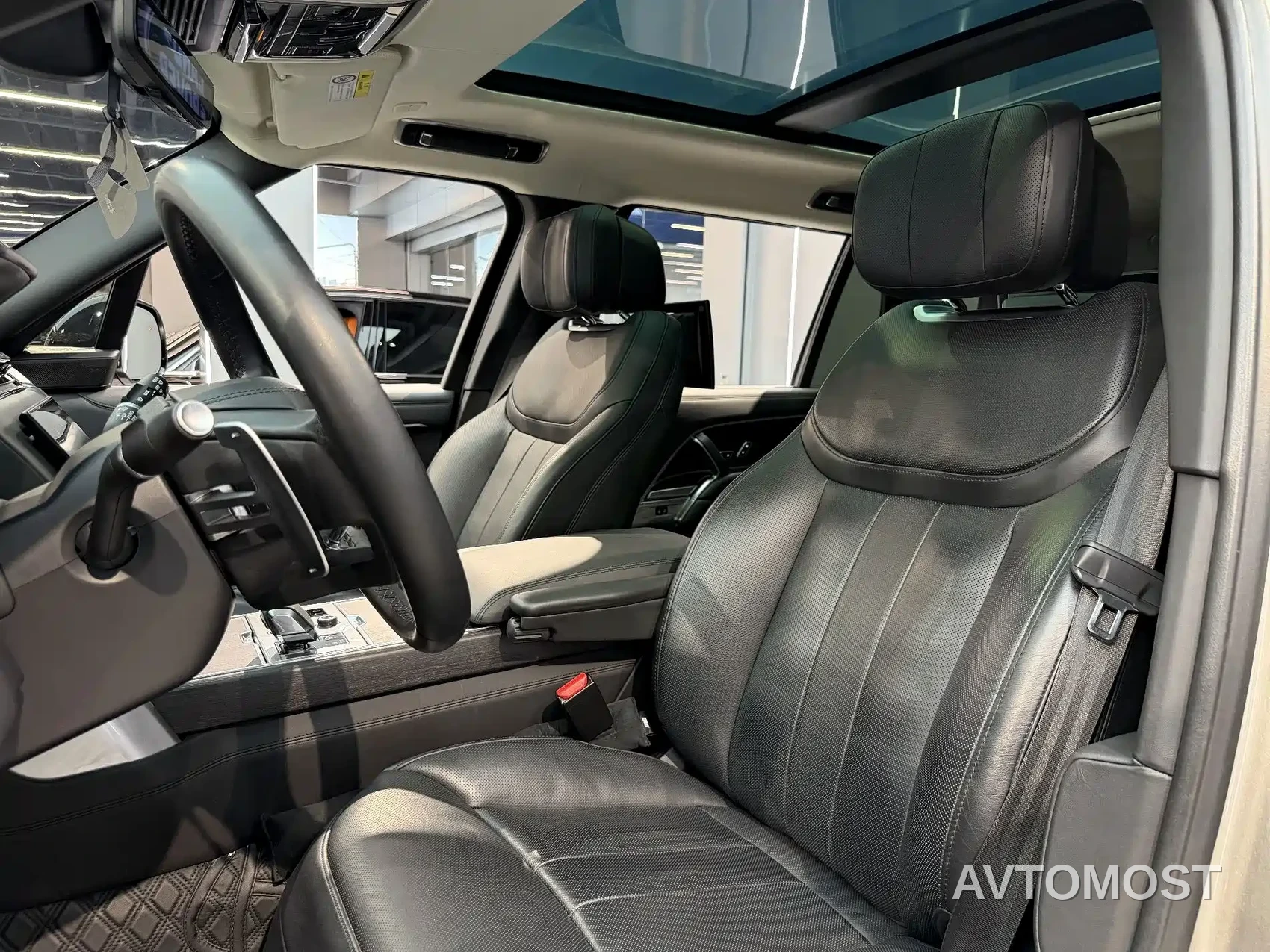 Land Rover Range Rover 2023 4.4 V8 530PS Launch Edition — фото 4