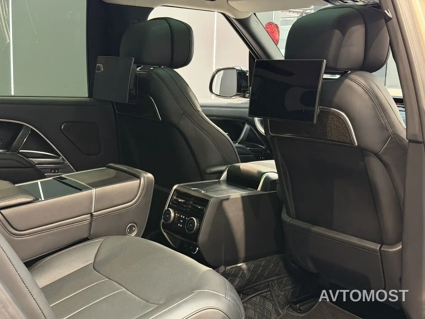 Land Rover Range Rover 2023 4.4 V8 530PS Launch Edition — фото 6