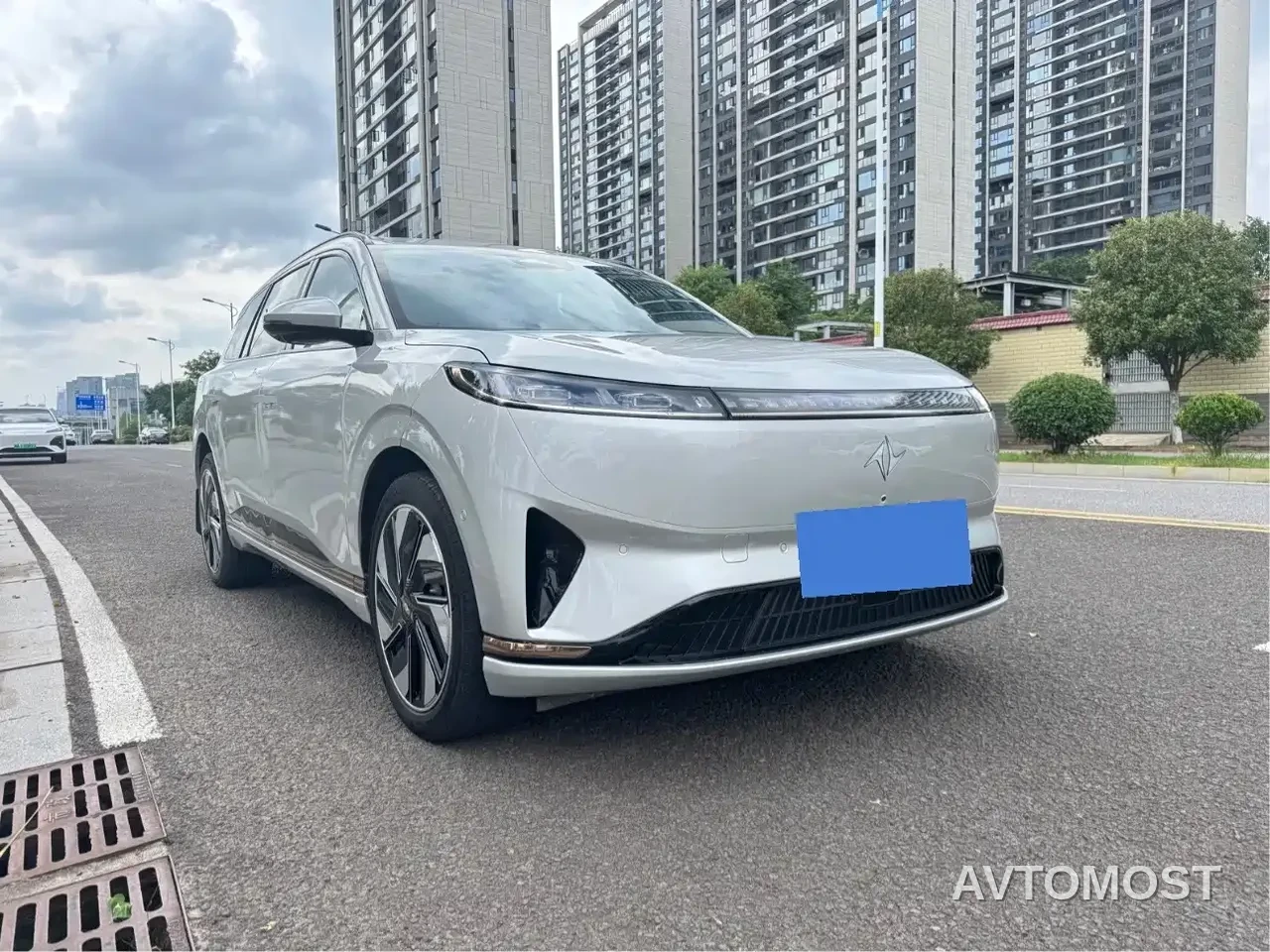 Dongfeng Yipai eπ008 2025 210Max Extended Range 5-Seater — фото 3
