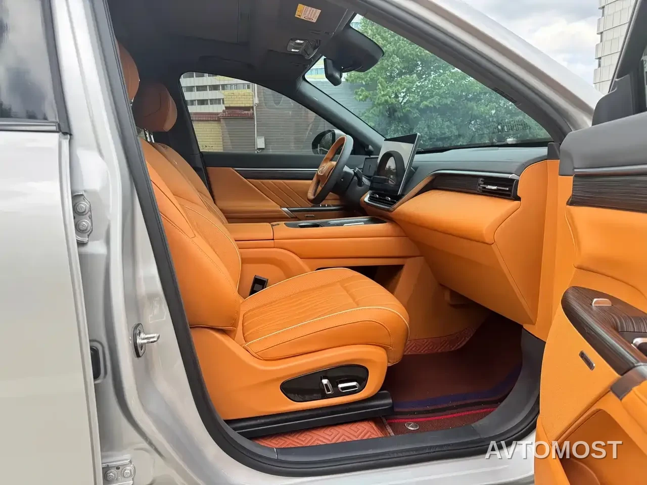 Dongfeng Yipai eπ008 2025 210Max Extended Range 5-Seater — фото 4
