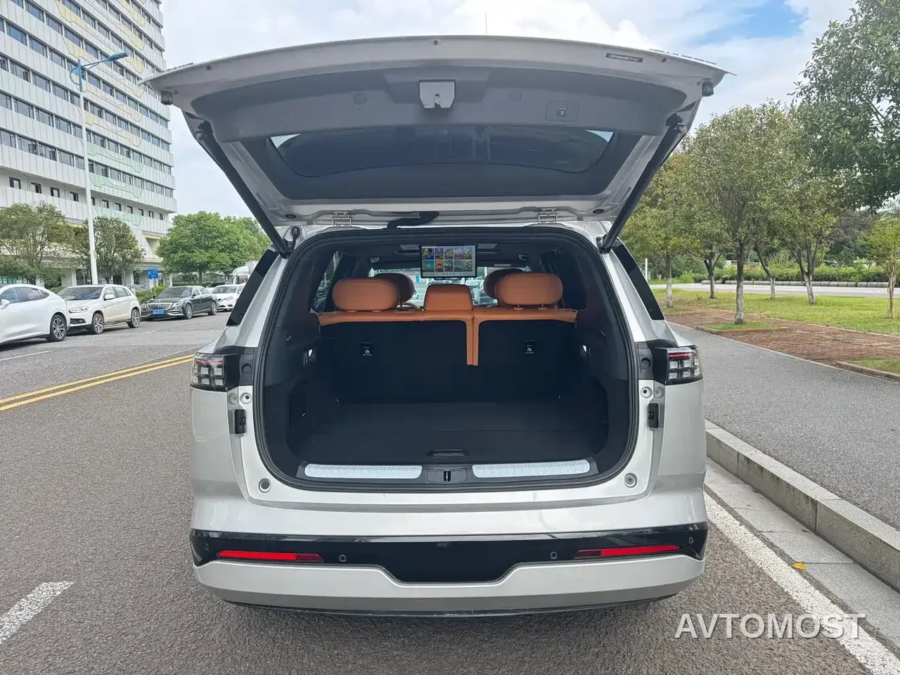 Dongfeng Yipai eπ008 2025 210Max Extended Range 5-Seater — фото 9