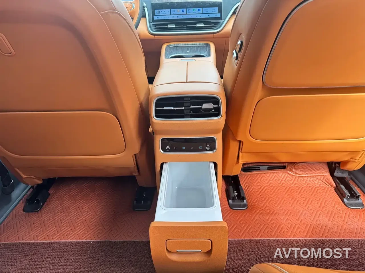 Dongfeng Yipai eπ008 2025 210Max Extended Range 5-Seater — фото 14