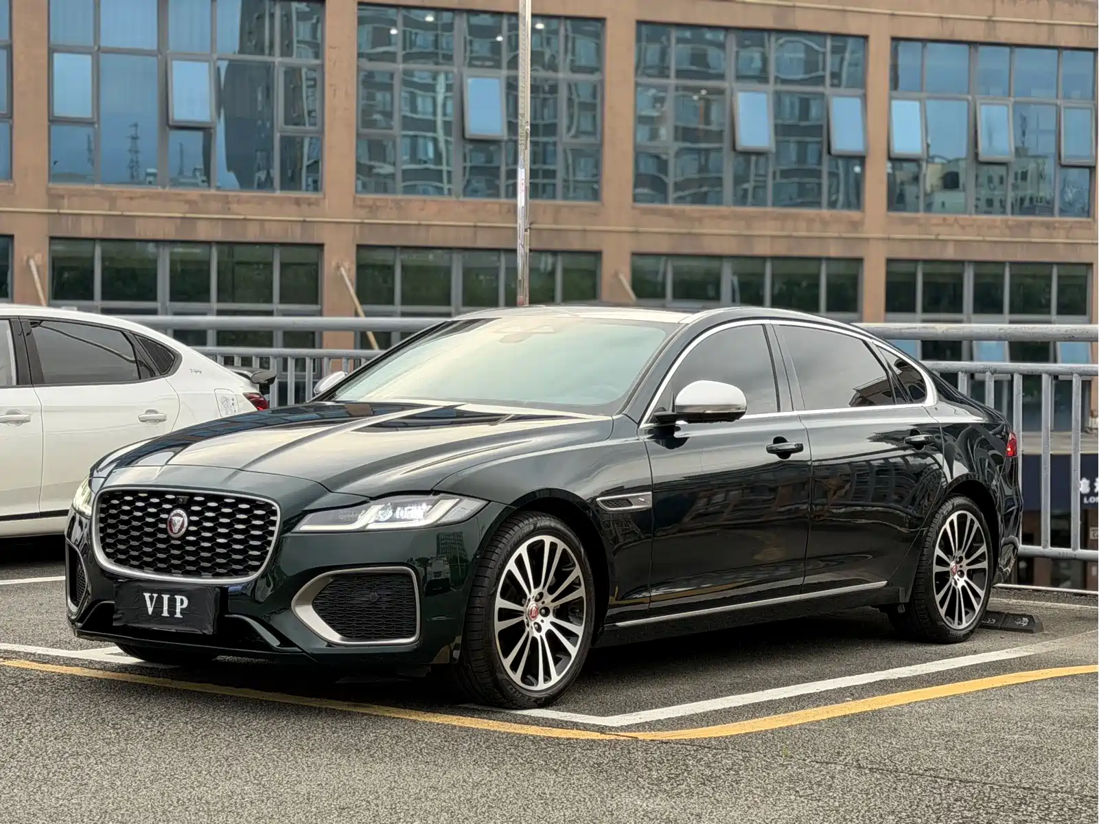 Jaguar XFL 2023 Model XFL 2.0T P250 2WD Premium Luxury Edition