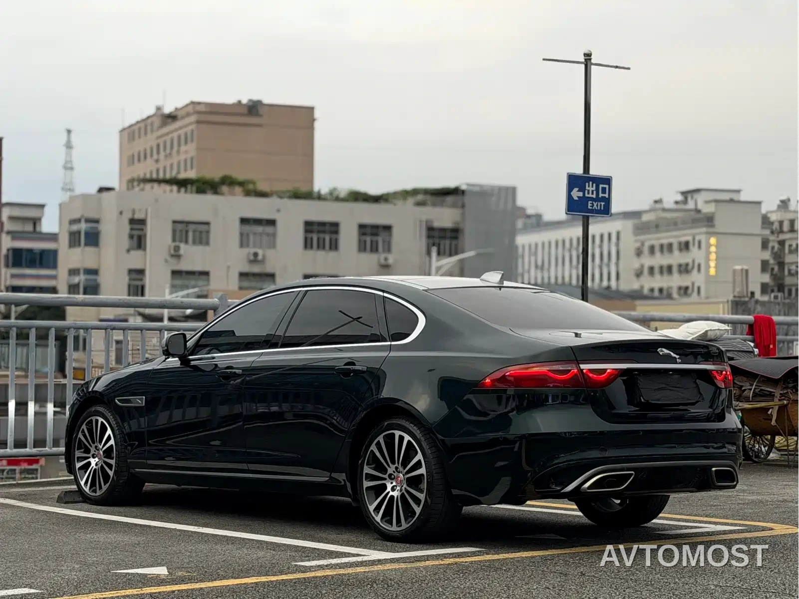 Jaguar XFL 2023 Model XFL 2.0T P250 2WD Premium Luxury Edition — фото 9