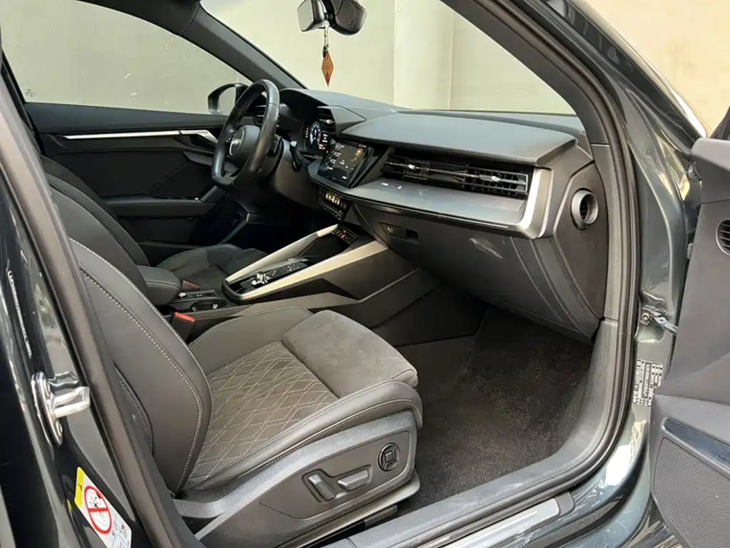 Audi A3 2024 Model Sportback 35 TFSI RS Edition — фото 23