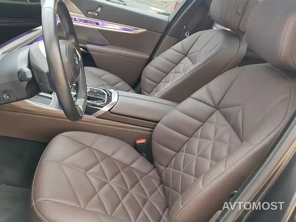 BMW i7 2023 eDrive50L Leading Luxury Package — фото 8