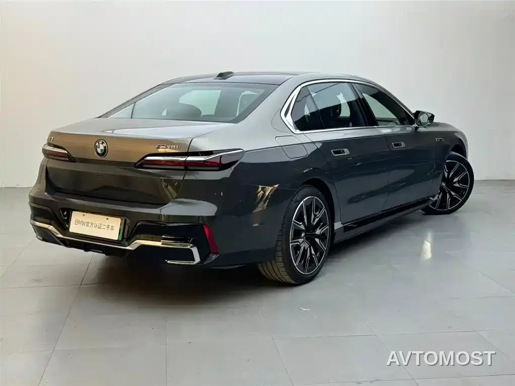 BMW i7 M70L 2023 M70L — фото 4