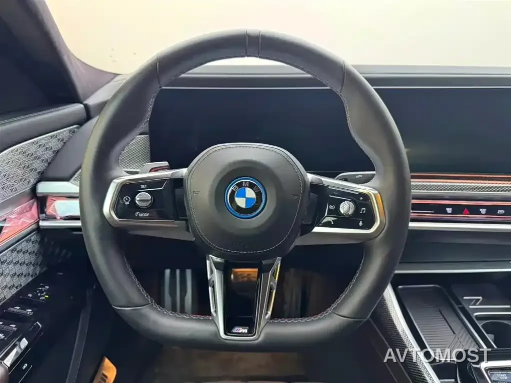 BMW i7 M70L 2023 M70L — фото 14