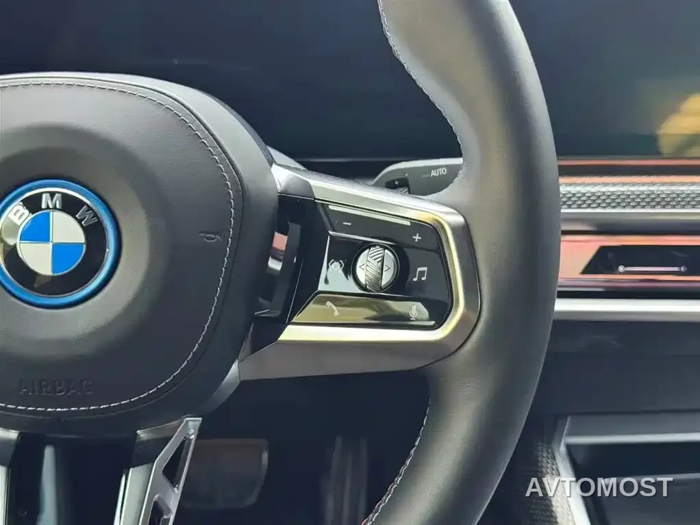 BMW i7 M70L 2023 M70L — фото 16