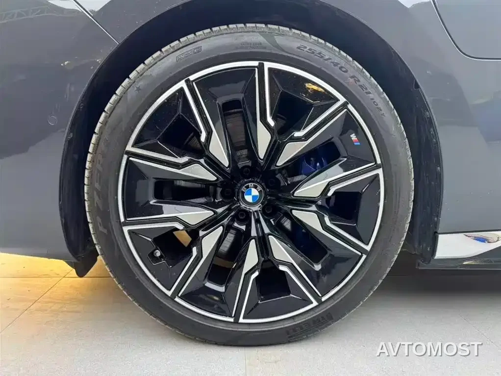 BMW i7 M70L 2023 M70L — фото 18
