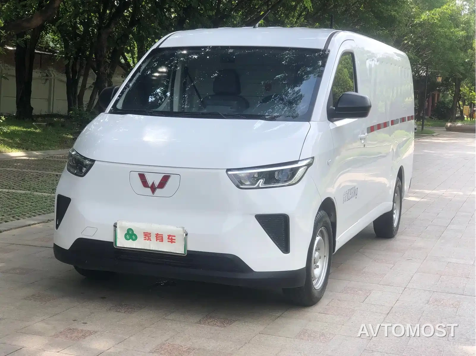 Wuling Yangguang 2024 300km Comfort Enclosed Van 60kW — фото 1