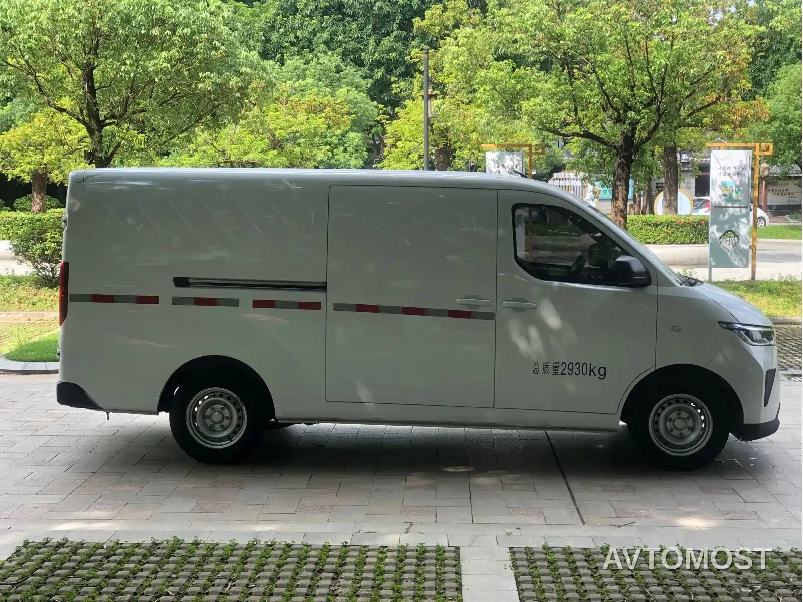 Wuling Yangguang 2024 300km Comfort Enclosed Van 60kW — фото 6