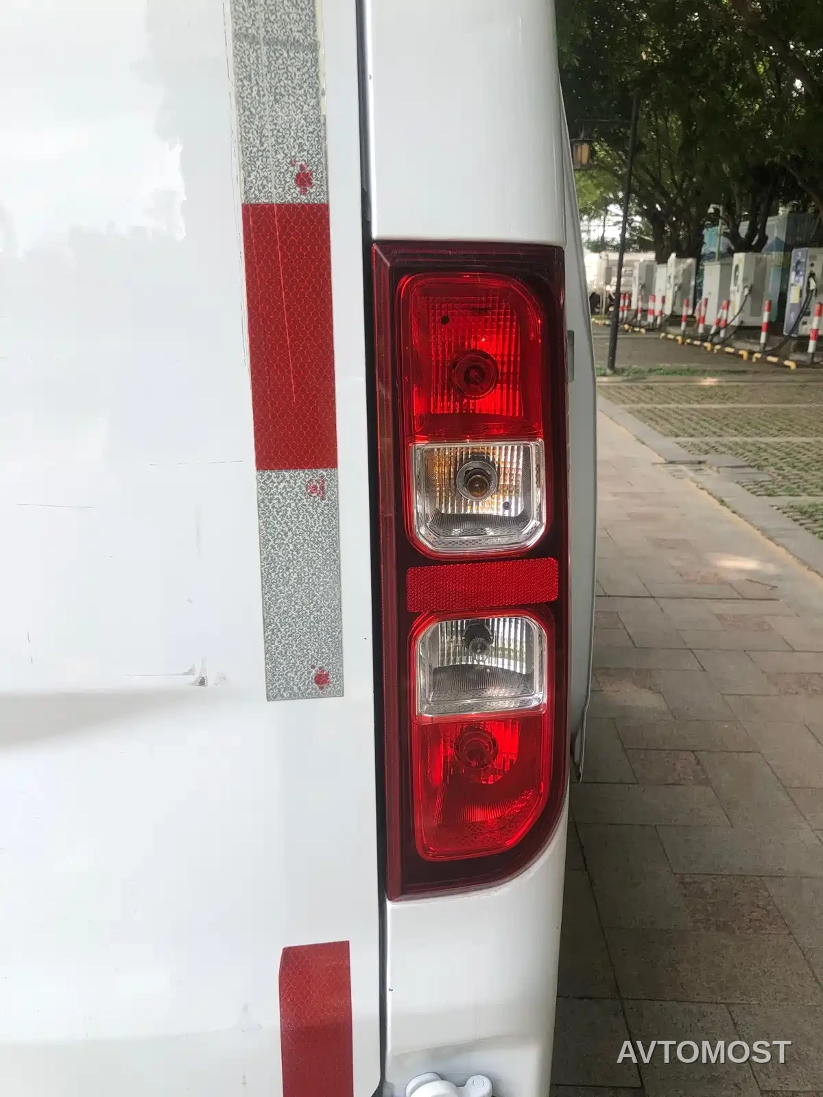 Wuling Yangguang 2024 300km Comfort Enclosed Van 60kW — фото 9