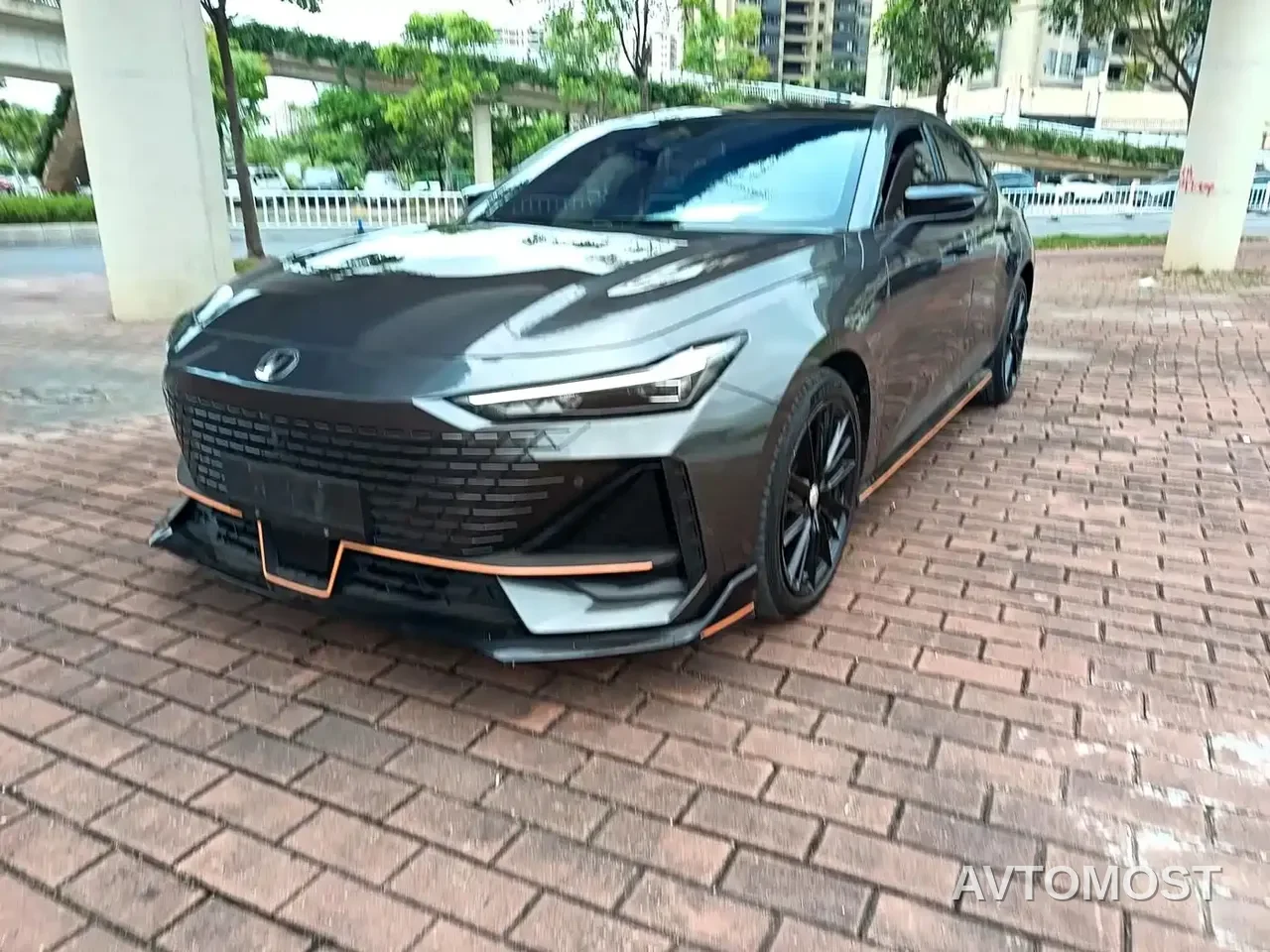 Changan UNI-V 2022 1.5T Sport Edition — фото 1