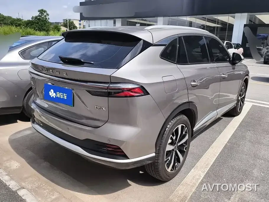 Roewe D5X DMH 2024 135 Flagship Edition — фото 3