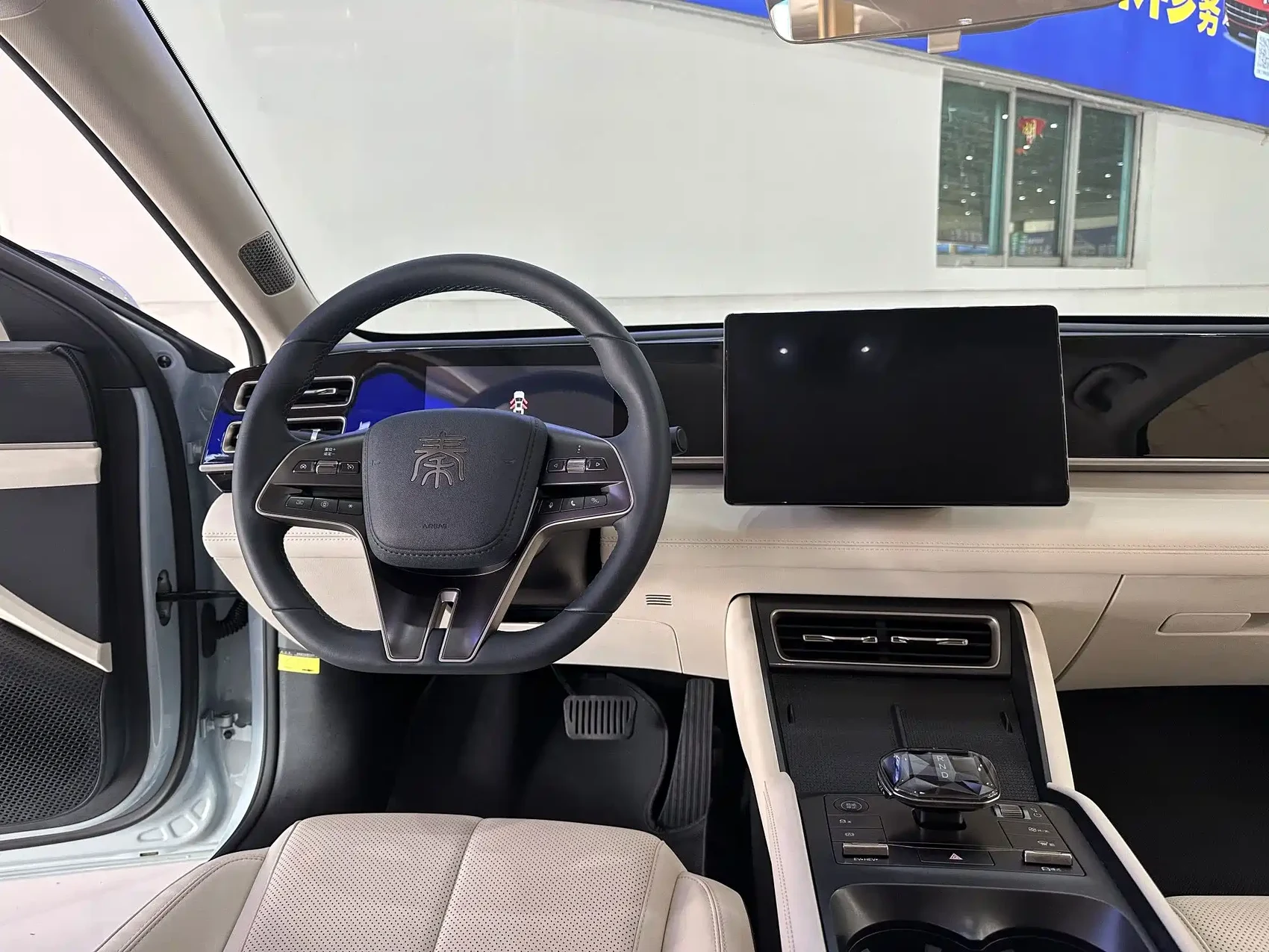 BYD Qin L 2024 DM-i 80KM Superior — фото 11