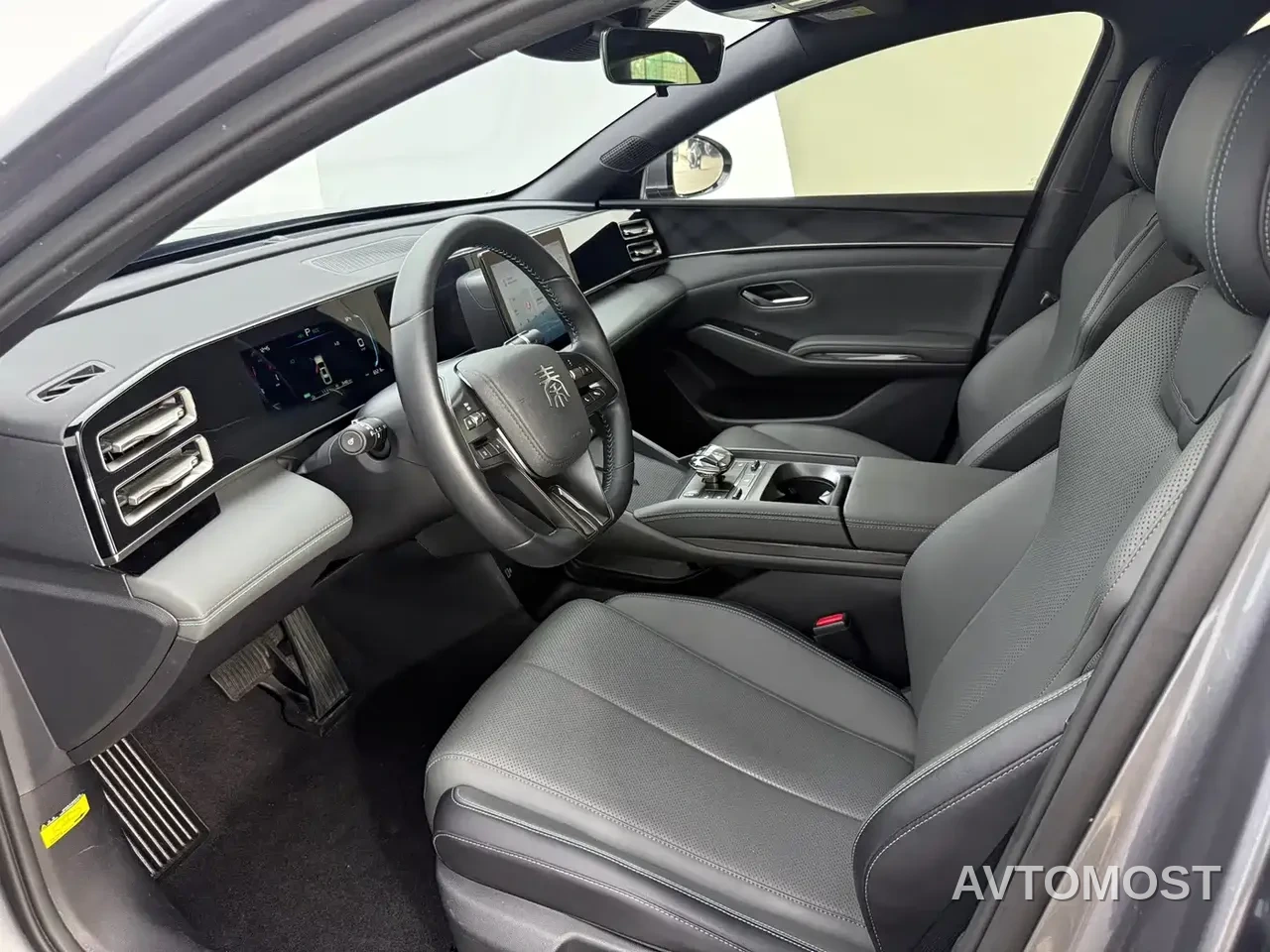 BYD Qin L 2024 DM-i 80KM Leading Edition — фото 8