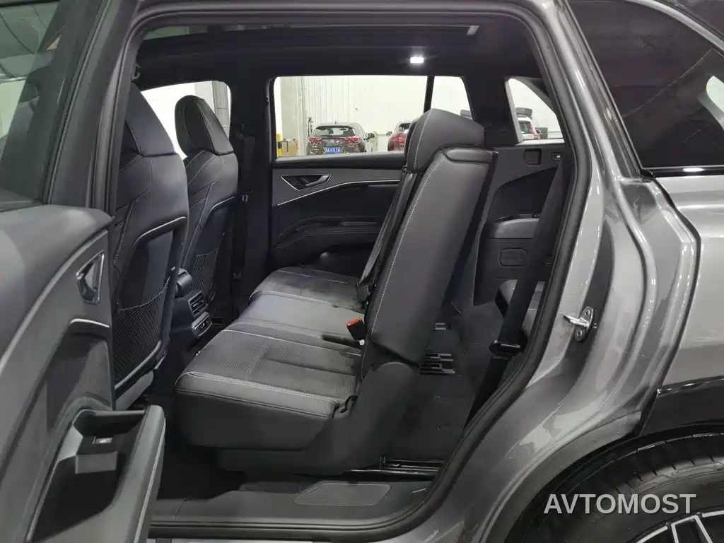 Audi Q5 e-tron 2022 40 e-tron Starlight Edition Brocade Package — фото 14