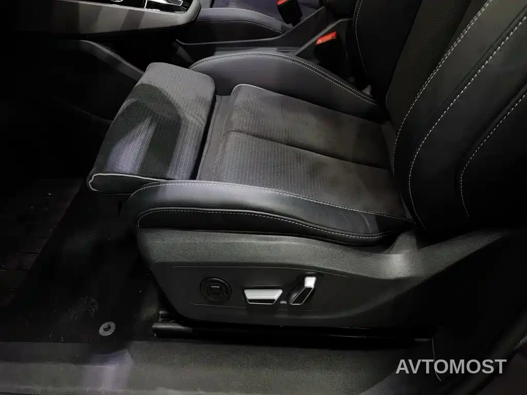 Audi Q5 e-tron 2022 40 e-tron Starlight Edition Brocade Package — фото 19