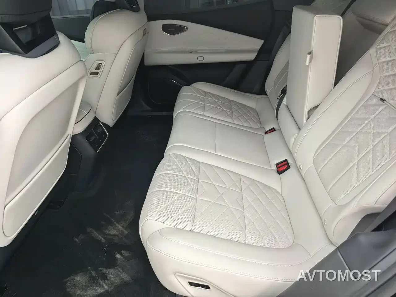 Lynk & Co 10 EM-P 2025 Model 120km Base Version — фото 4