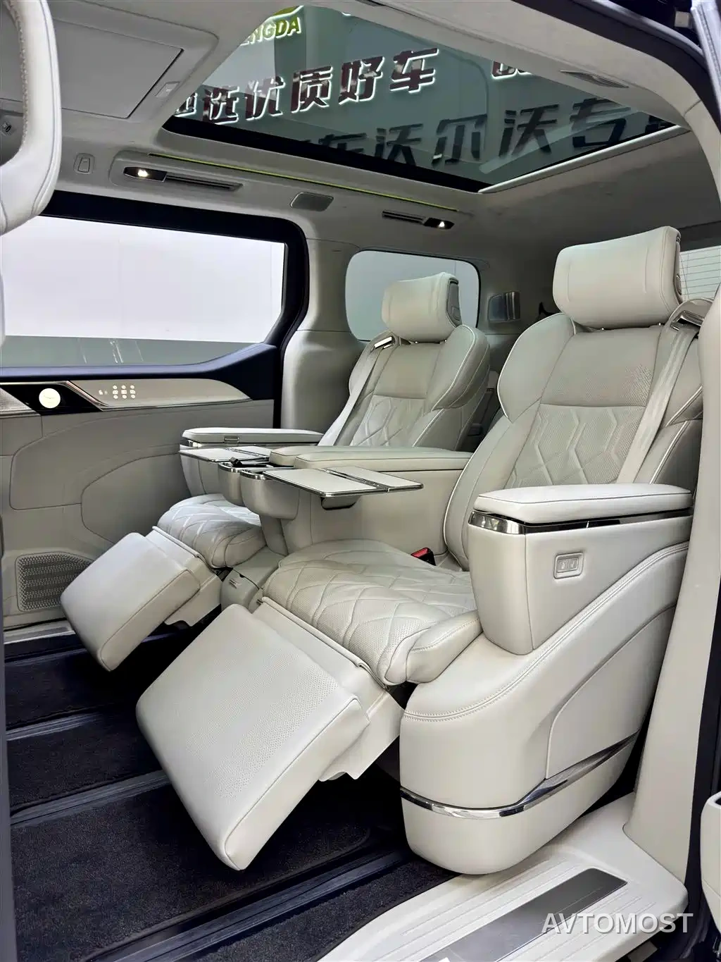 Volvo EM90 2025 Ultra Six-Seater — фото 6