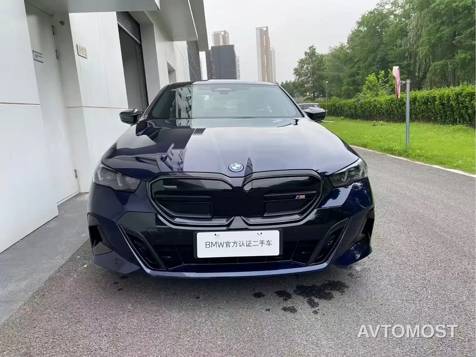 BMW i5 M60 2024 xDrive M60 — фото 2