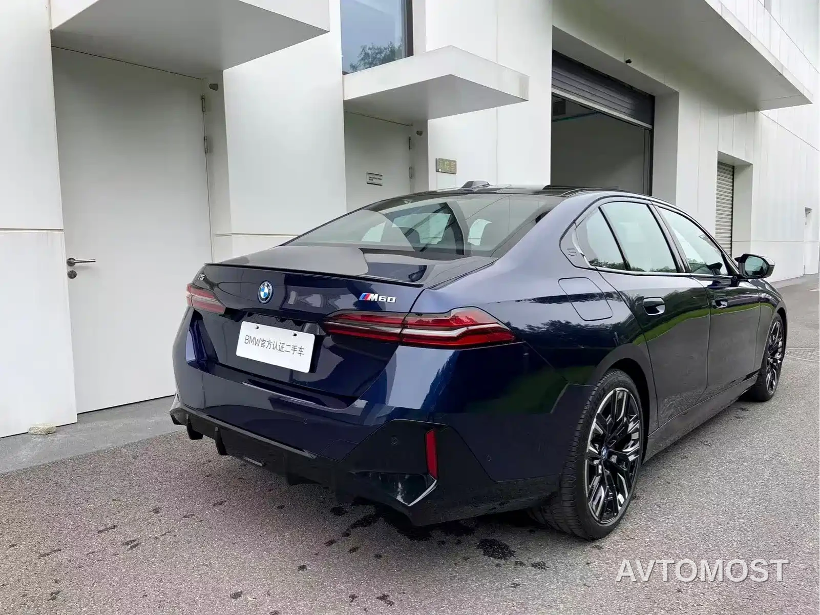 BMW i5 M60 2024 xDrive M60 — фото 3
