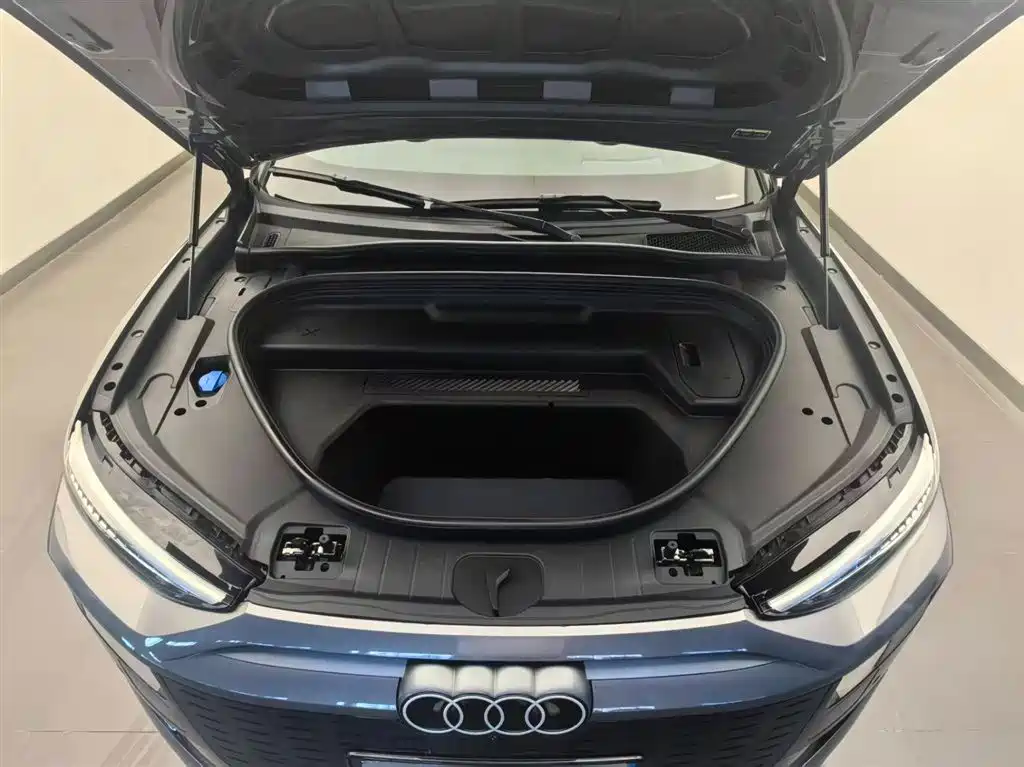 Audi Q6L e-tron 2025 Model Pioneer Edition — фото 6