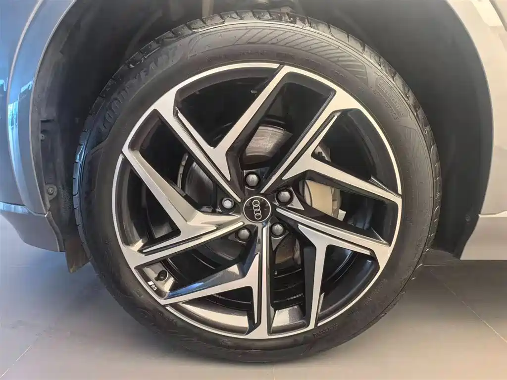 Audi Q6L e-tron 2025 Model Pioneer Edition — фото 15