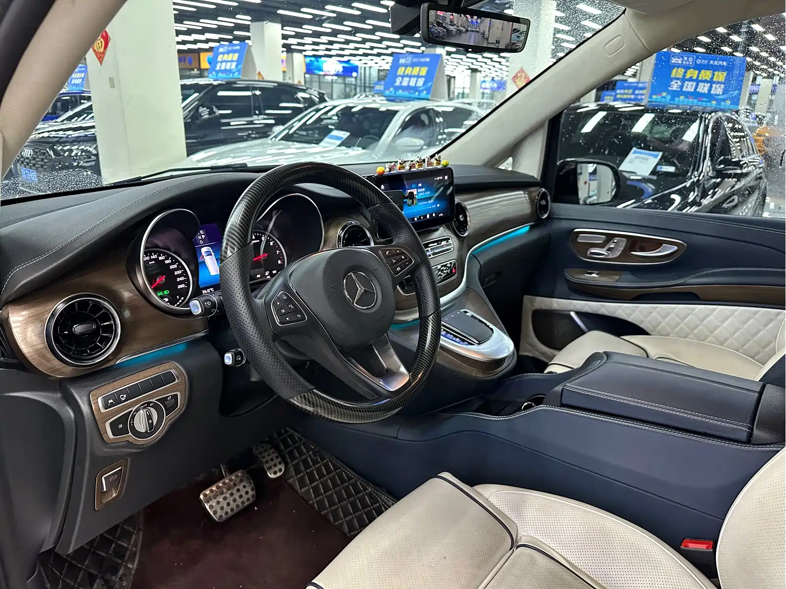 Mercedes-Benz V-Class 2022 V 260 L Long Wheelbase Prestige Edition — фото 4