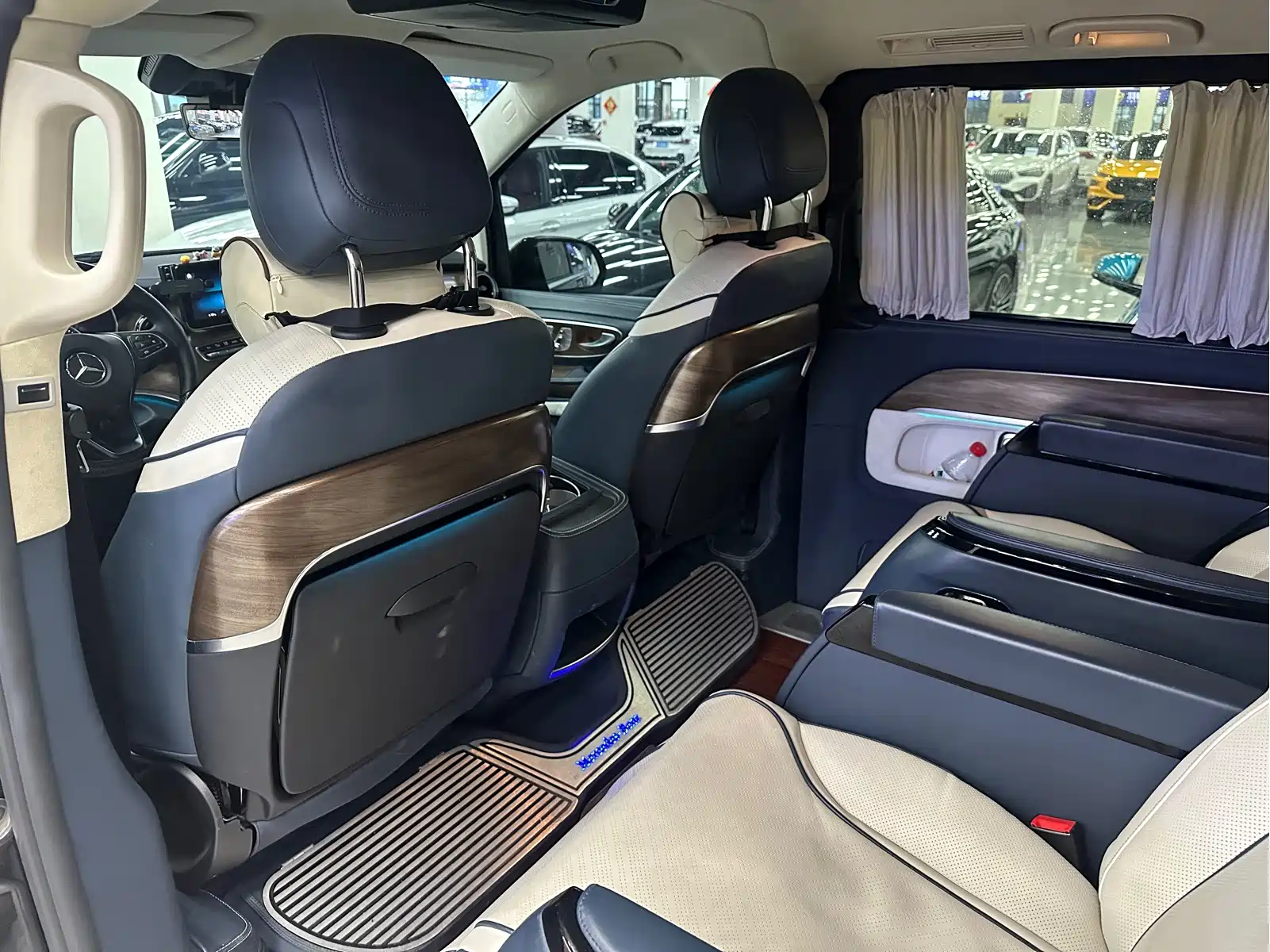 Mercedes-Benz V-Class 2022 V 260 L Long Wheelbase Prestige Edition — фото 11