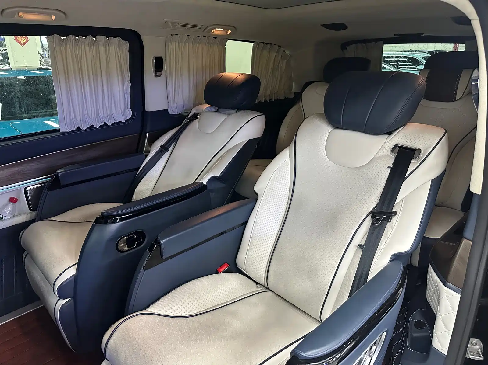 Mercedes-Benz V-Class 2022 V 260 L Long Wheelbase Prestige Edition — фото 12