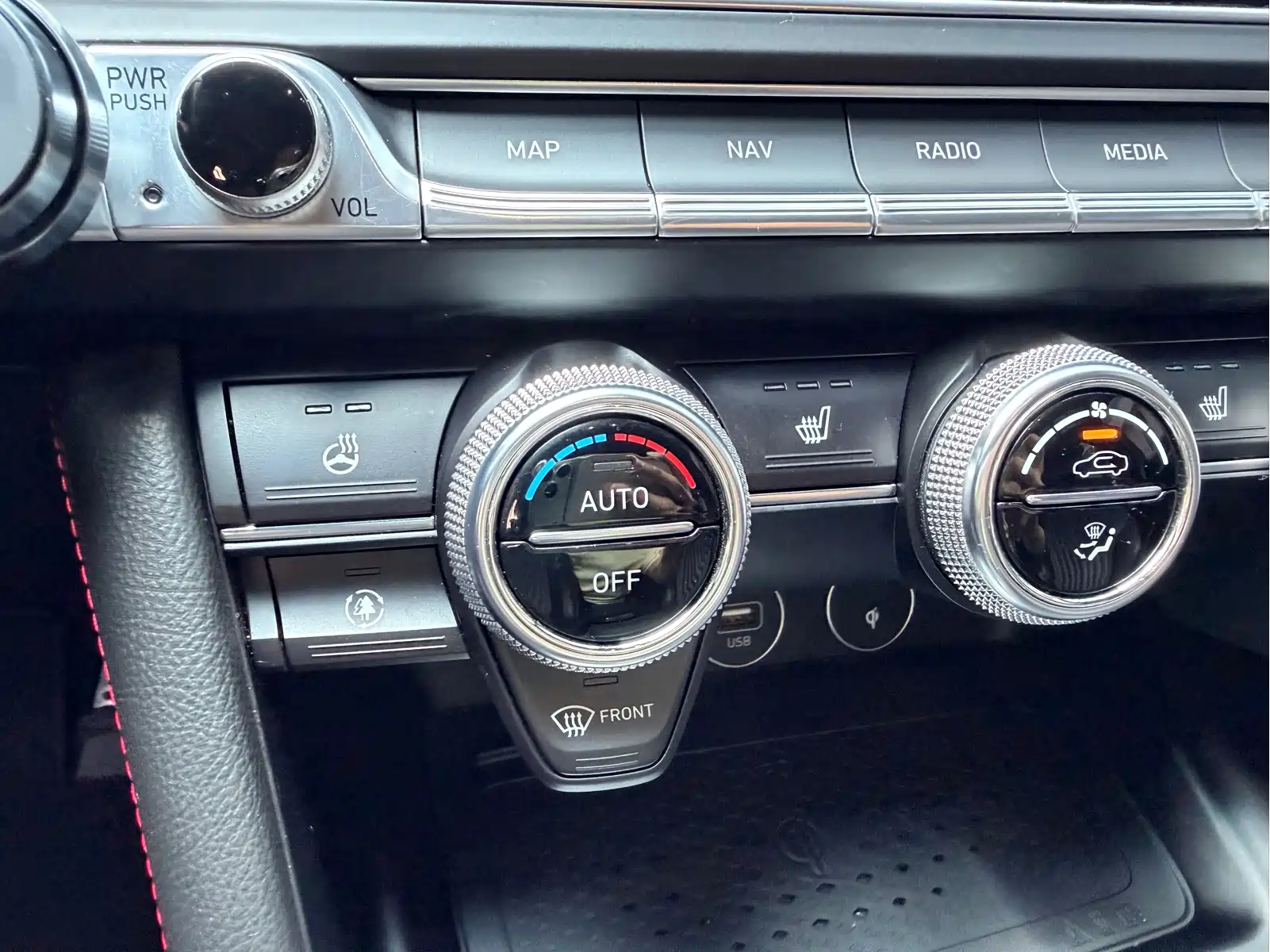Genesis G70 2023 Model 2.0T RWD Luxury Edition — фото 14