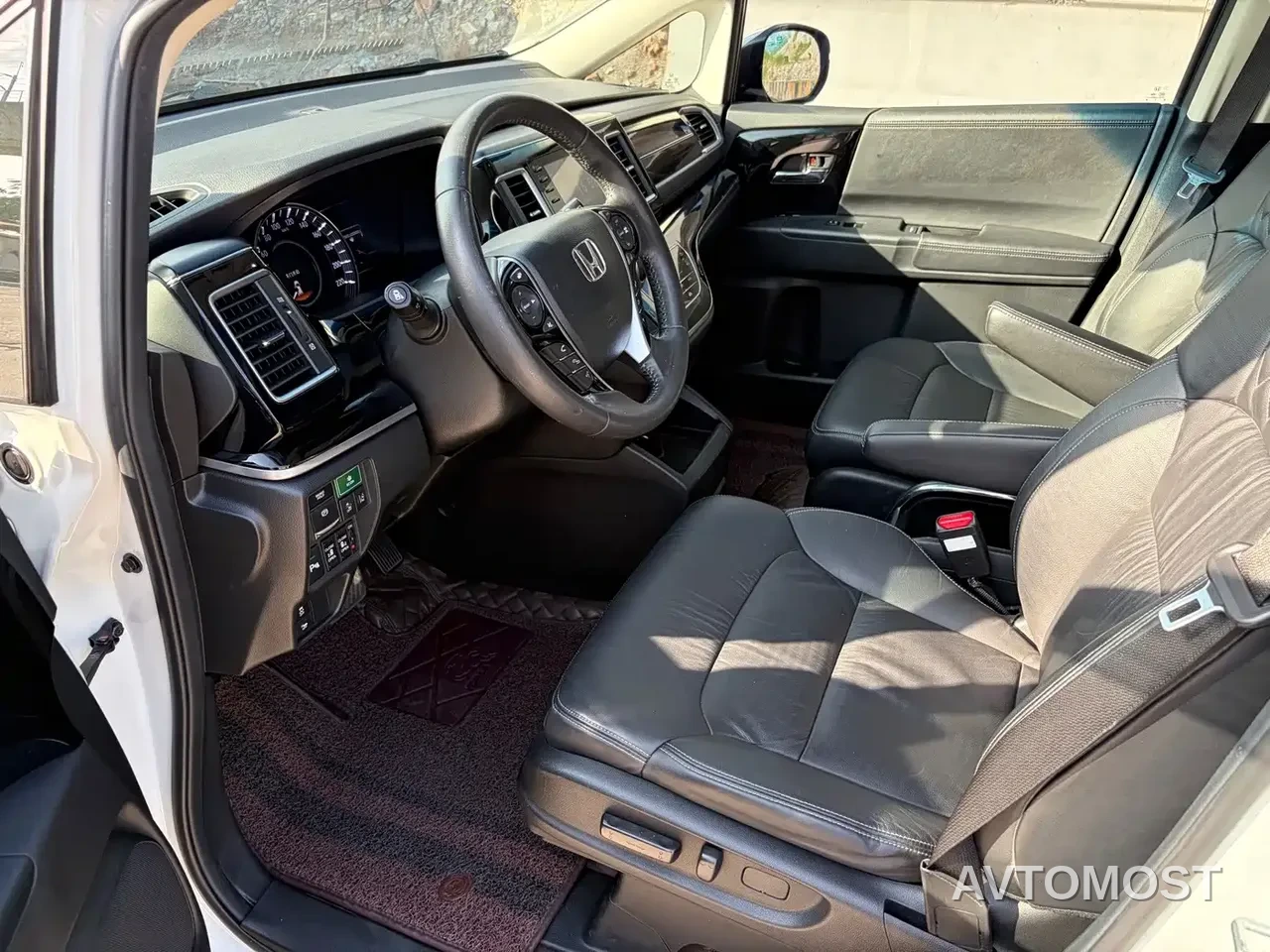 Honda Elysion 2019 2.0L Hybrid Luxury Edition — фото 4