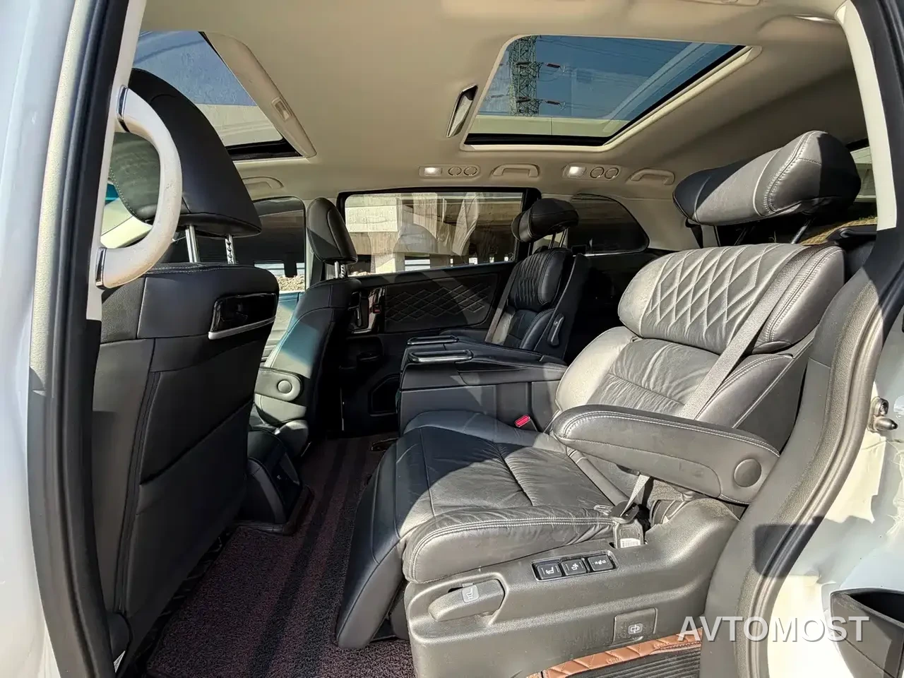 Honda Elysion 2019 2.0L Hybrid Luxury Edition — фото 5